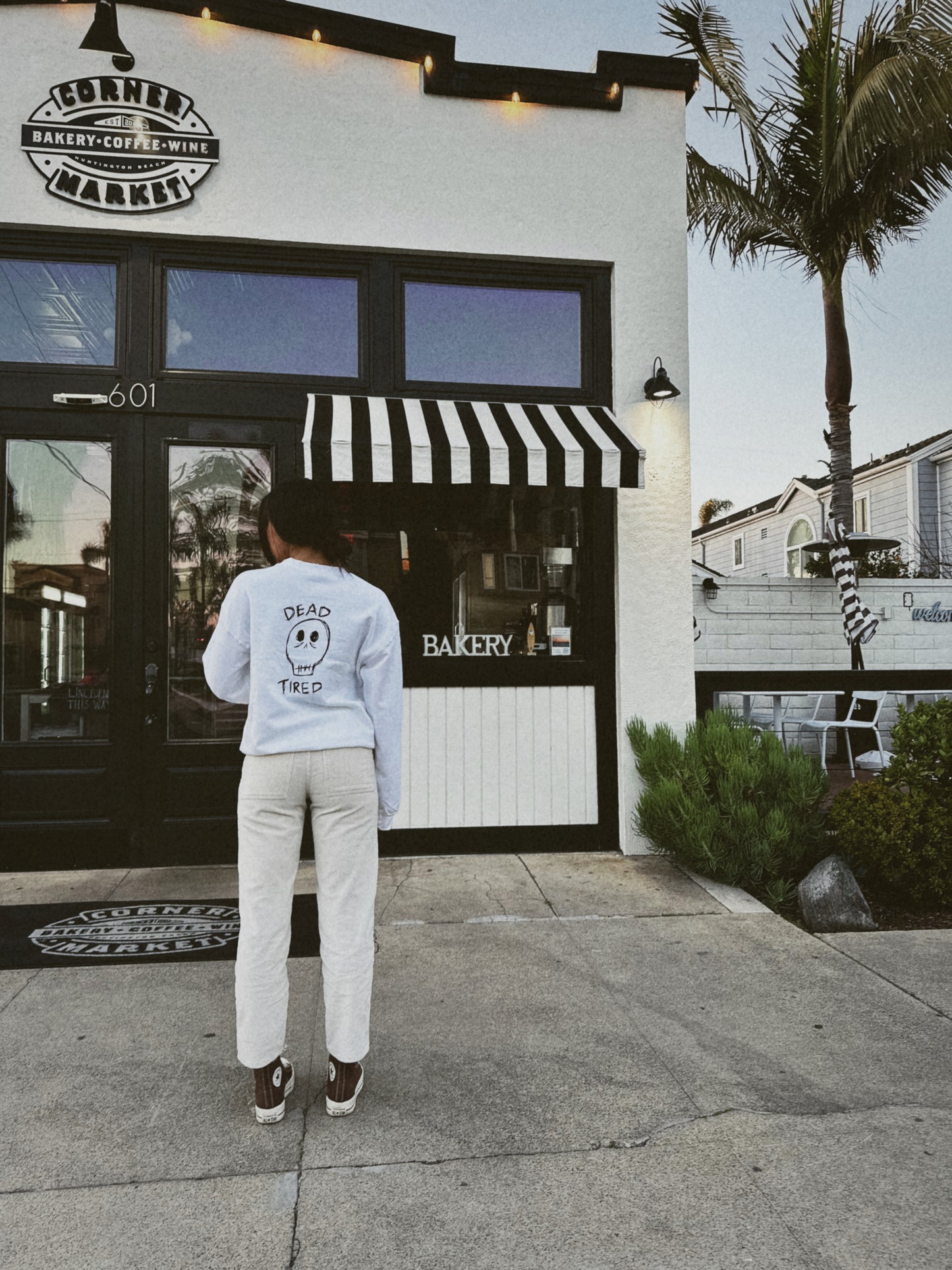 WHITE CREWNECK