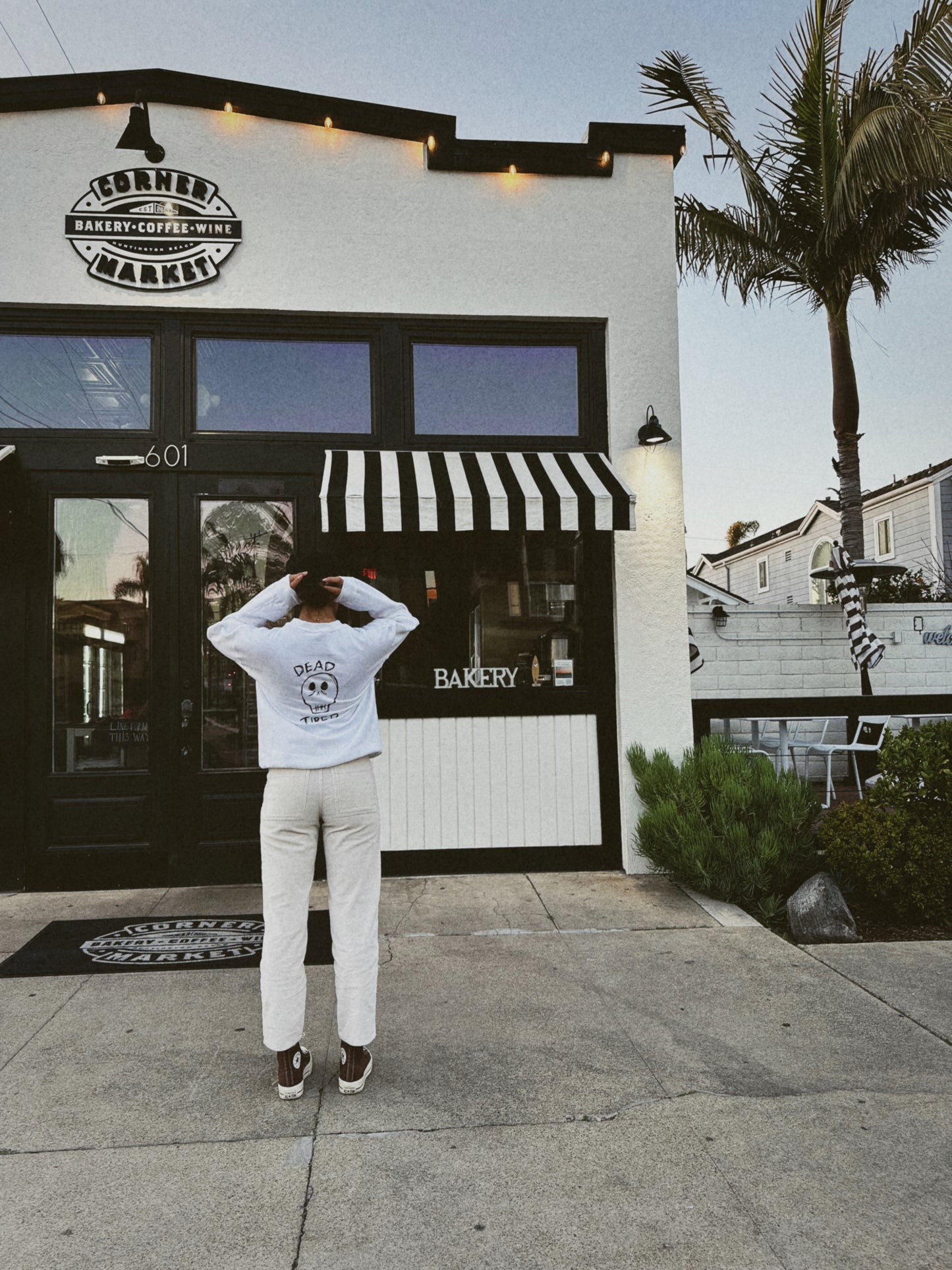 WHITE CREWNECK